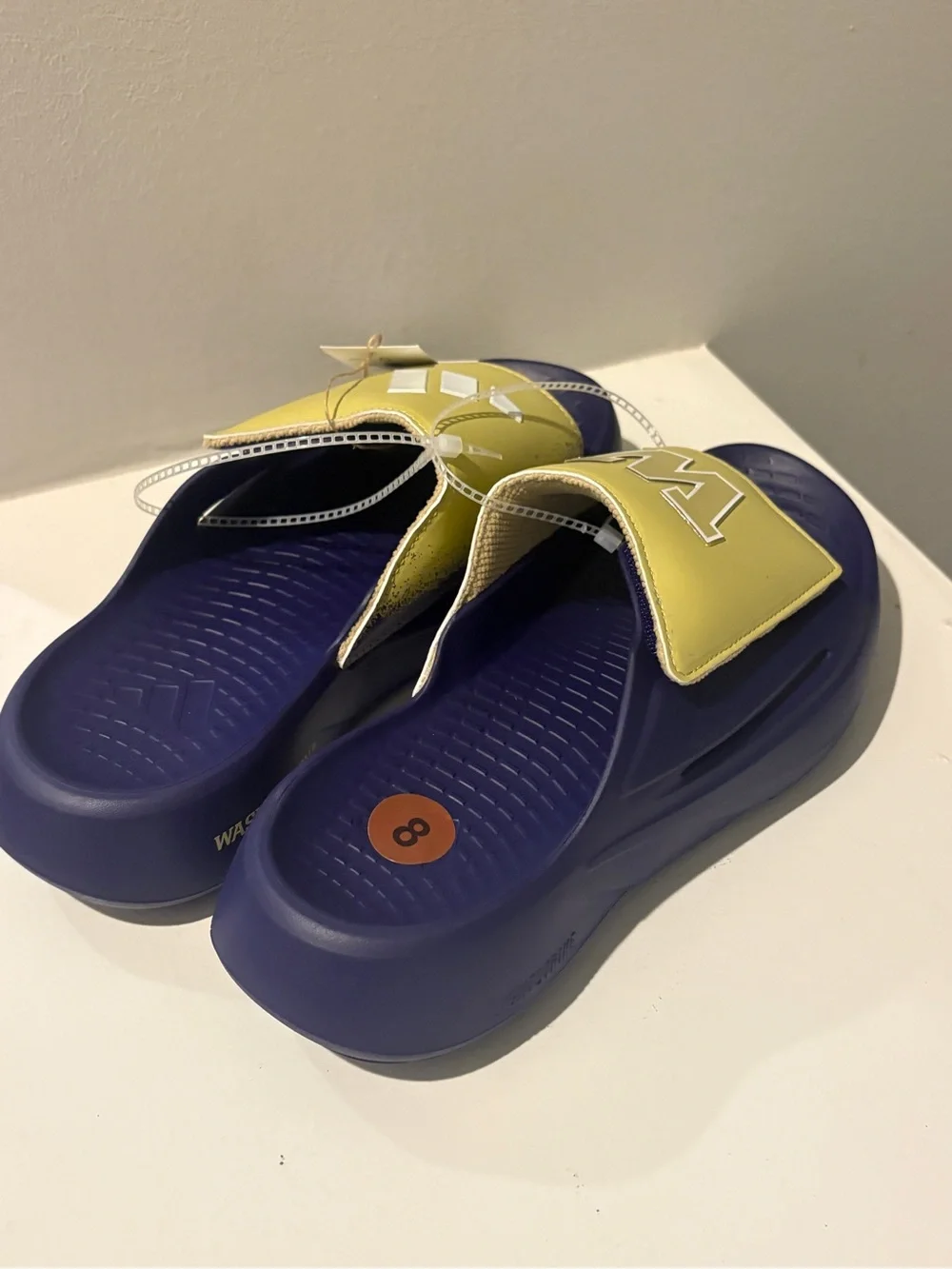 Adidas Lightblaze Slide Washington Huskies Size 8